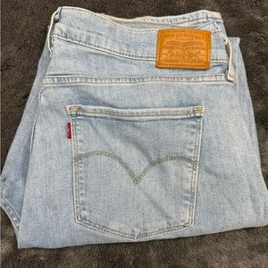 Levi’s 724 High Rise Straight 33x32” Distressed Jeans in great shape!